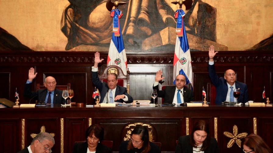 Senadores aprueban proyecto de ley que ordena creación de aulas con sistema Braile