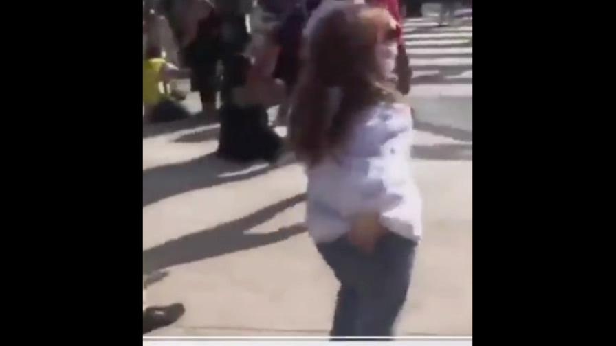 Video: Policías agreden periodistas de Univision durante manifestaciones en EE.UU.