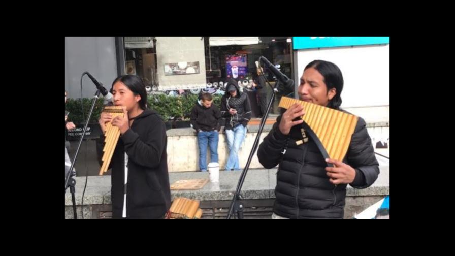 El drama tras el telón de coronavirus para los artistas callejeros en Ecuador