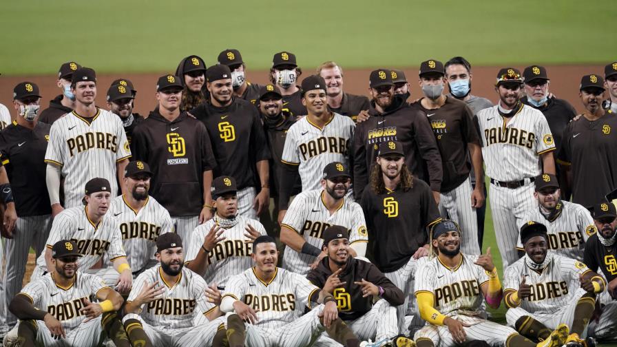 Padres blanquean a Cardenales y avanzan Padres blanquean a Cardenales y avanzan