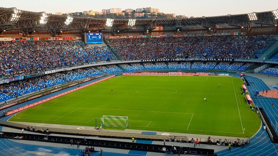 El estadio del Nápoles se llama oficialmente Diego Armando Maradona