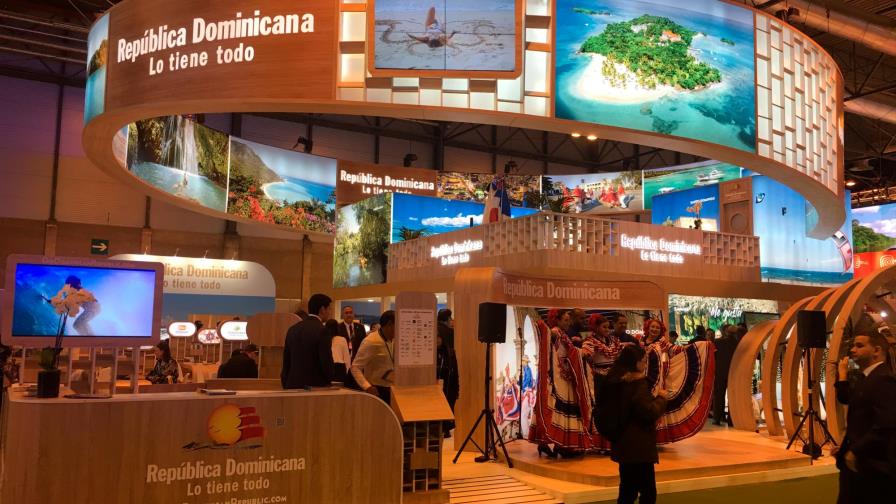 Director de Alianzas Público Privadas promueve desarrollo turístico de Pedernales en Fitur 2021