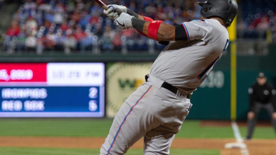 Castro pega jonrón en la décima entrada y Marlins vencen a Filis