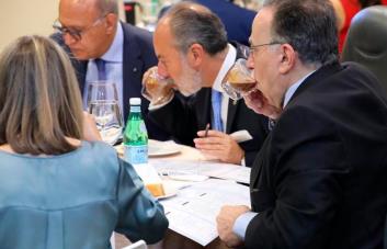 Empresarios reciben al nuevo embajador italiano en el país con la magia del cacao dominicano