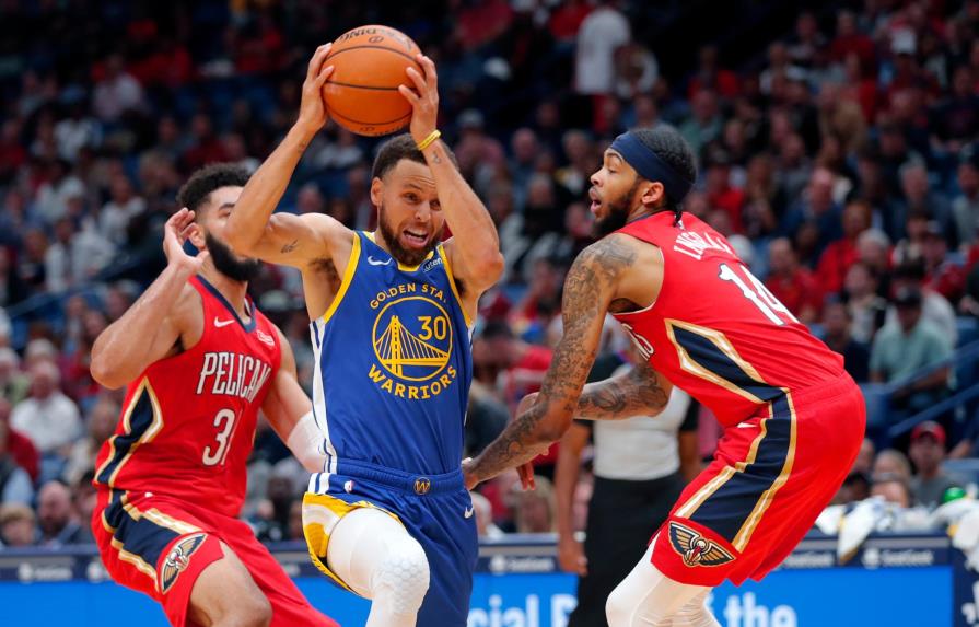 Curry guía a Warriors a su primer triunfo sobre Pelicans