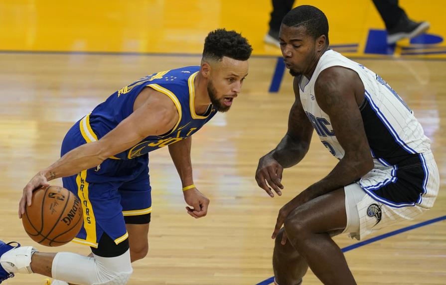 VIDEO | Curry anota 10 triples, Warriors vencen a Magic