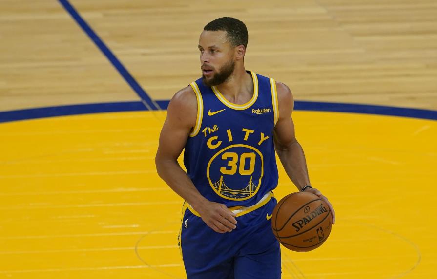 Vídeo | Warriors vencen a Jazz con un triple tardío de Curry