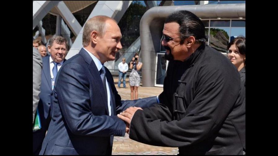 Steven Seagal apoya partido ruso leal a Putin