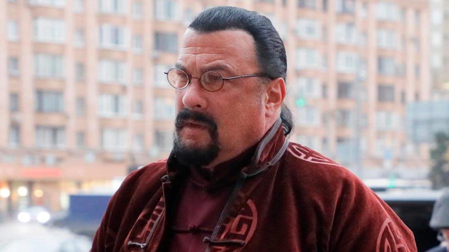 El actor Steven Seagal, multado con 314 mil dólares por promocionar bitcoines
