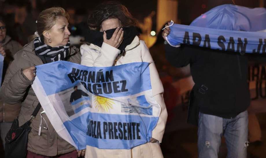 Familias de tripulantes submarino argentino piden su rescate