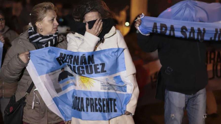 Familias de tripulantes submarino argentino piden su rescate