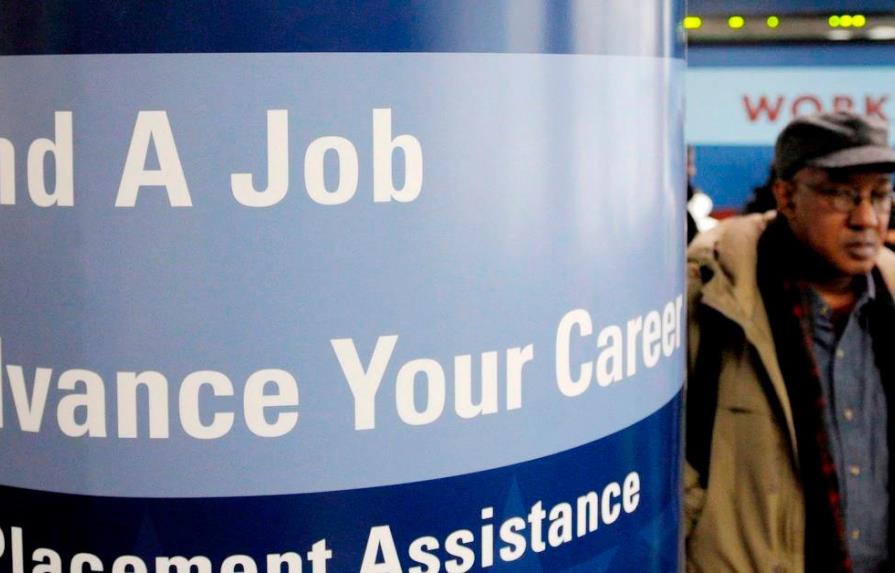 La cifra semanal de pedidos del subsidio de desempleo en EEUU baja a 360.000