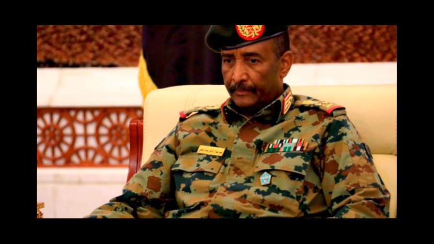 General sudanés disuelve Gobierno y decreta estado de emergencia