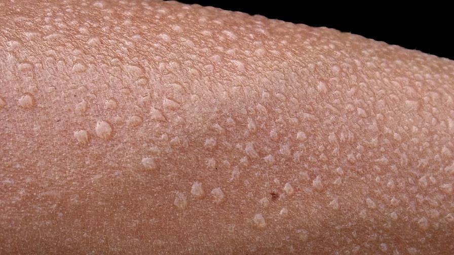 El sudor humano contamina el aire y se pega a las paredes de los edificios