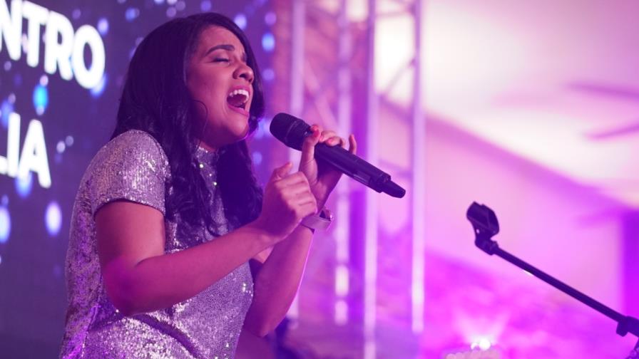 Cantante cristiana Sugey Holguín en concierto “Para Adorarte Live”