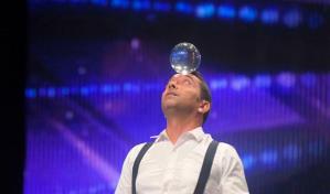 Leonardo Mejía: Un colombiano ‘aplatanao’ que hace equilibrio con bolas de cristal