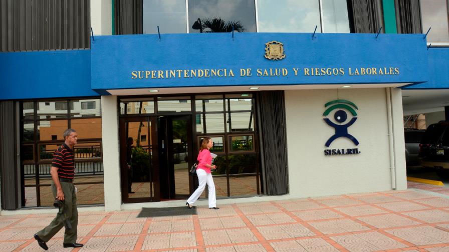 Acusa a los PSS de engañar a la población al presentarse como sus defensores, mientras les ganan millones de pesos