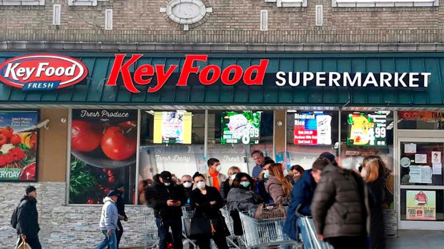 Supermercados dominicanos en NY hacen su agosto en medio de la crisis del coronavirus