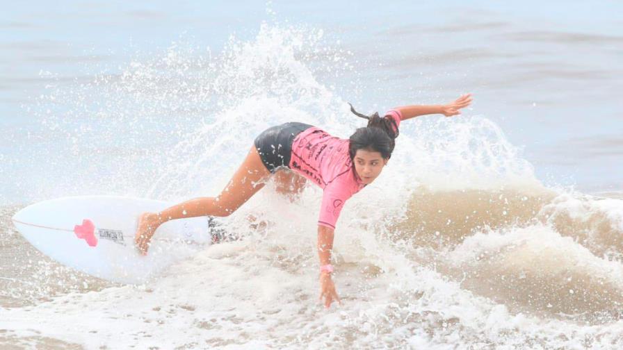 Muere reconocida surfista impactada por un rayo en playa salvadoreña