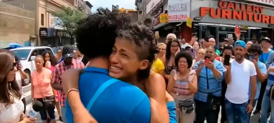 VIDEO | Exmodelo Susy Pérez se niega a recibir ayuda pese a reencontrarse con su hijo