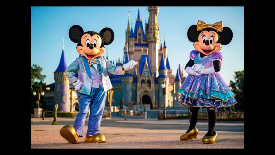 California aprueba reabrir parques de pelota y Disneylandia