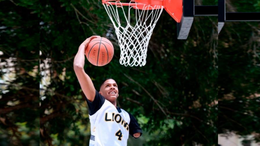 Kikimita, una atracción con un solo brazo, recibe oferta de la NCAA Kikimita, una atracción con un solo brazo, recibe oferta de la NCAA