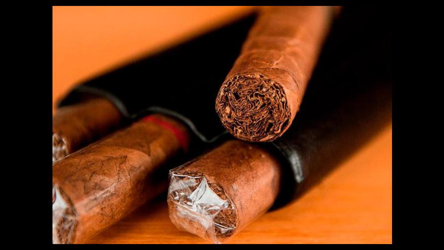 Directivo admite evasión fiscal en negocio de puros dominicanos importados