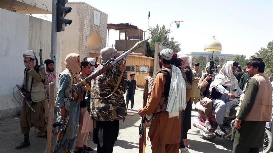 Los talibanes conquistan una nueva capital en Afganistán, doce en una semana