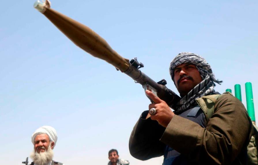 Los talibanes parecen gozar de un “impulso estratégico”, dice alto jefe militar de EEUU