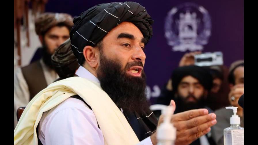 Talibanes prohíben a los afganos ir al aeropuerto durante las evacuaciones Talibanes prohíben a los afganos ir al aeropuerto durante las evacuaciones