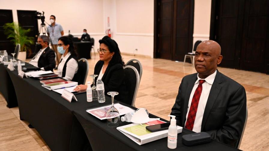 Nuevos jueces del Tribunal Constitucional reciben taller de inducción