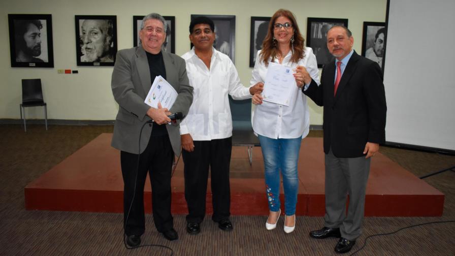 Biblioteca Nacional concluye con éxito taller de poesía Biblioteca Nacional concluye con éxito taller de poesía