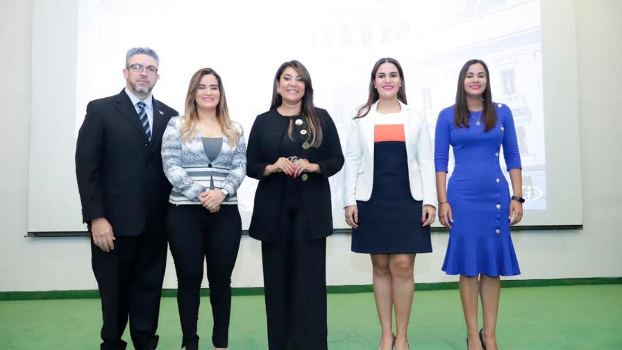 Juventud y Contrataciones Públicas fomentan el emprendimiento de microempresarios