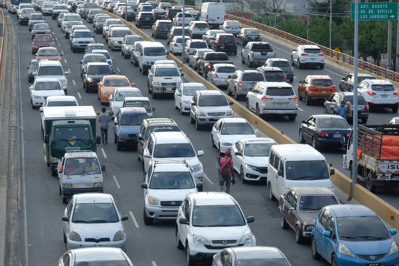 La situación mantiene aprisionados a los vehículos que se desplazan por la zona.