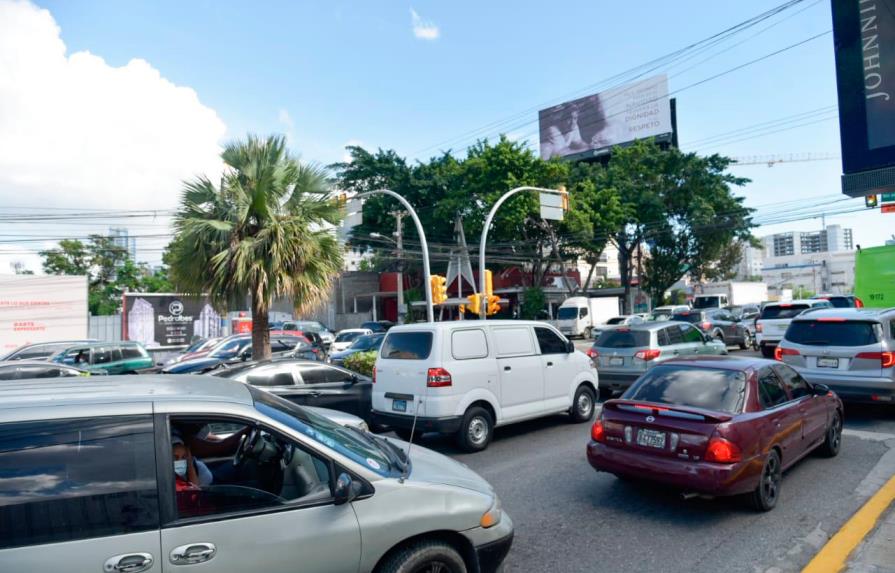Compras navideñas colapsan el tránsito en Santo Domingo 