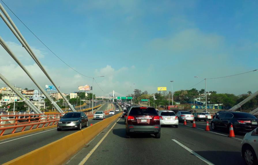 Vuelven los tapones:  el tránsito vehicular ya es casi normal en el Gran Santo Domingo