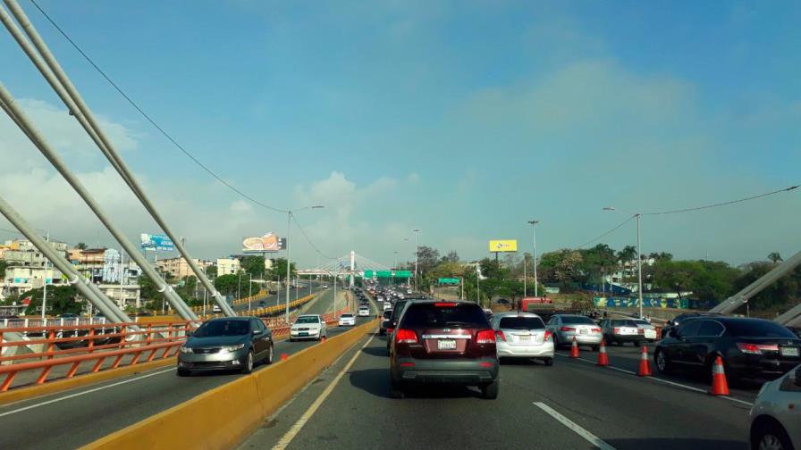 Vuelven los tapones:  el tránsito vehicular ya es casi normal en el Gran Santo Domingo