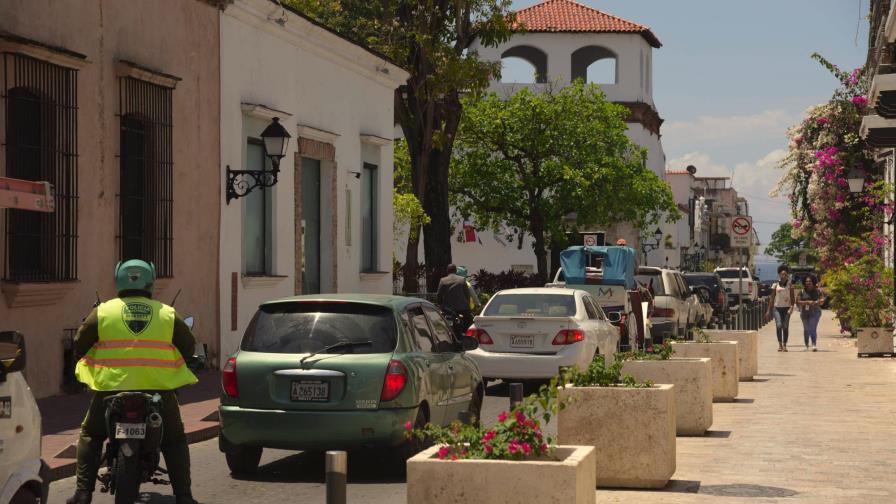 Tapones por doquier en la Zona Colonial por la 22 Feria Internacional del Libro 2019