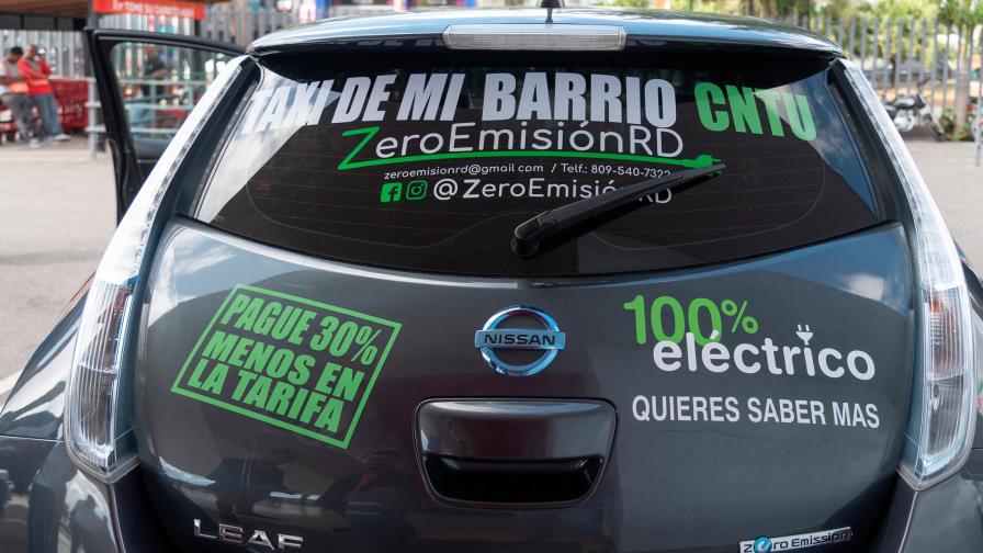 CNTU habilita primera flota de taxis eléctricos
