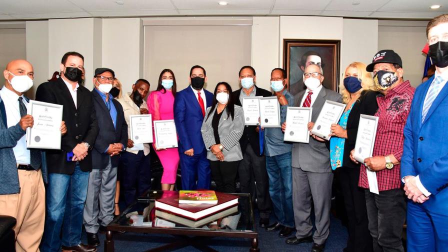 Jáquez resalta trabajo de taxistas dominicanos en entrega de reconocimientos 