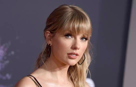 Taylor Swift recupera su música con el relanzamiento de “Fearless”