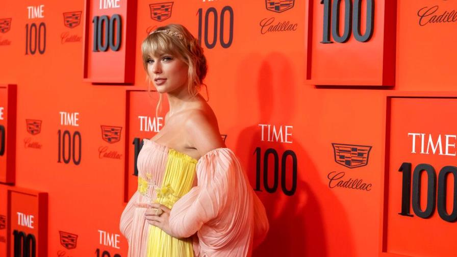 Arrestado cerca de casa de Taylor Swift permanece detenido