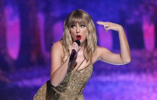 Taylor Swift ataca a su antiguo sello por publicar un álbum sin su permiso