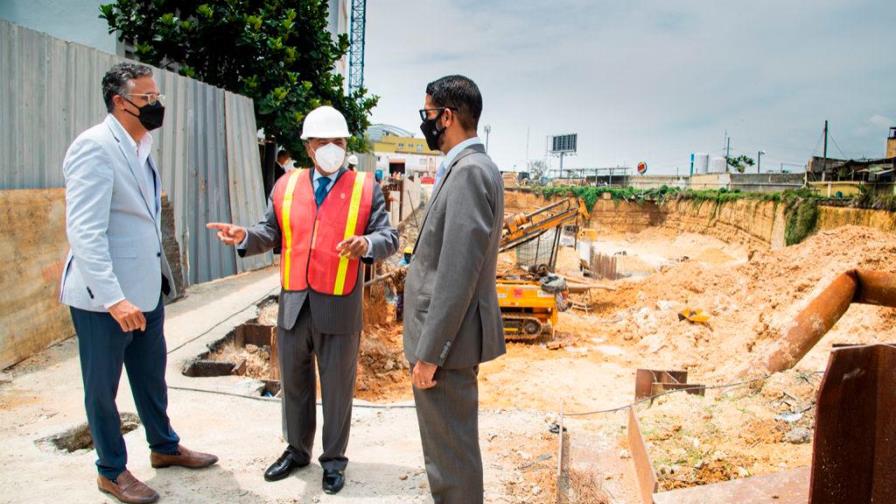 Funcionarios supervisan construcción del edificio del Tribunal Constitucional