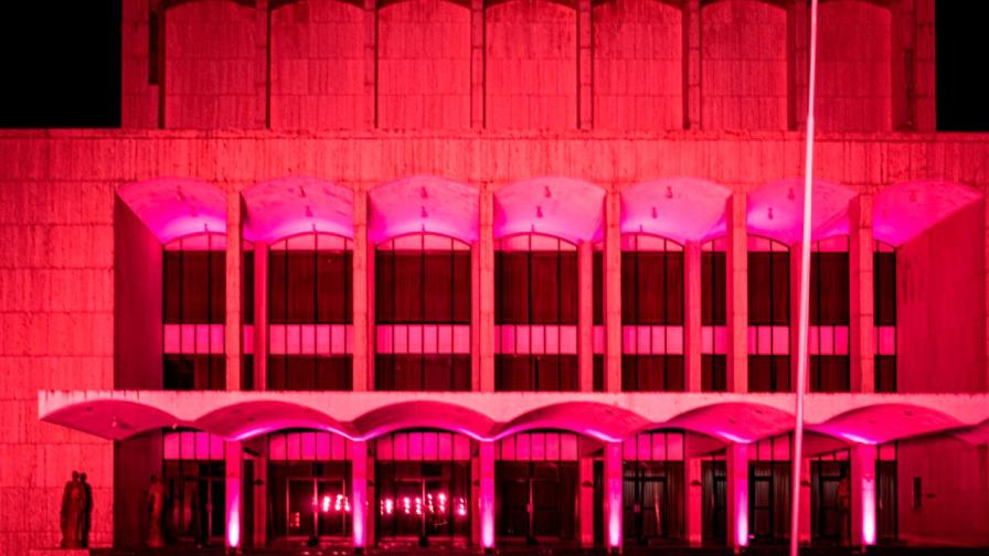 El Monumento y Teatro del Cibao se “visten” de rosa en apoyo a la lucha contra cáncer de mama El Monumento y Teatro del Cibao se “visten” de rosa en apoyo a la lucha contra cáncer de mama