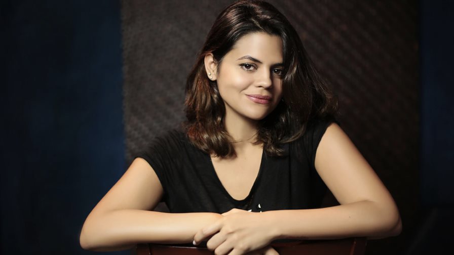 La dominicana Techy Fatule lanza Todo en momento especial para las mujeres