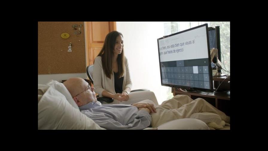 Tecnología permite a paciente con esclerosis controlar ordenador con la vista