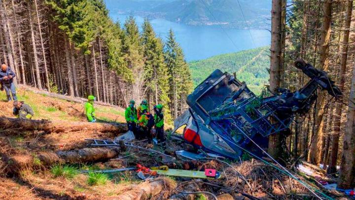 Ascienden a 12 los muertos en accidente de una cabina de teleférico en Italia