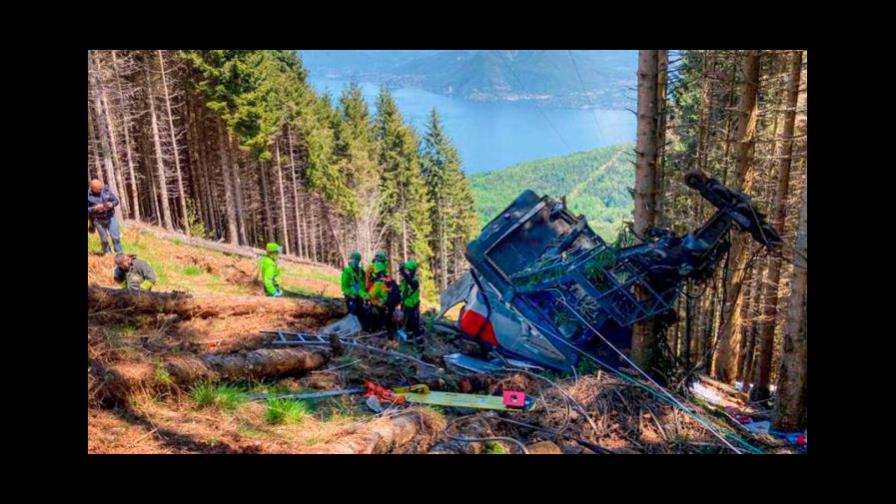 Ascienden a 12 los muertos en accidente de una cabina de teleférico en Italia