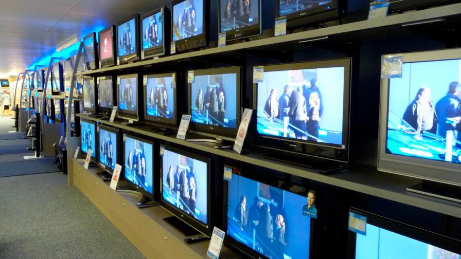 Latinos tienen poca representación en la pantalla en EEUU, según informe